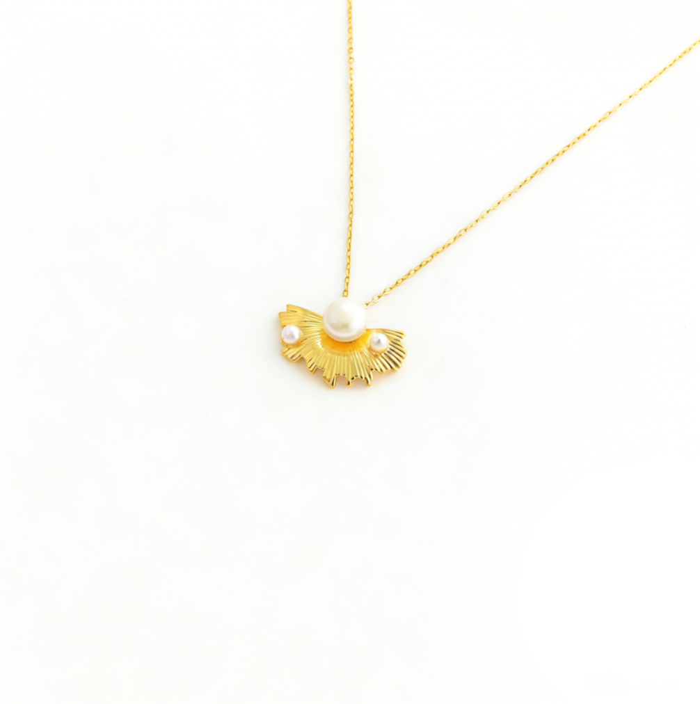 French Retro Brushed Pearl Shell Inlaid Necklace